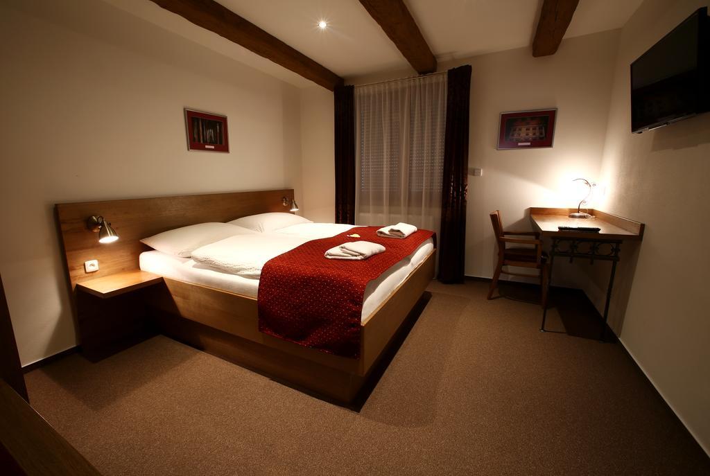 Apartments & Suites Zluta Hruska بلزن المظهر الخارجي الصورة