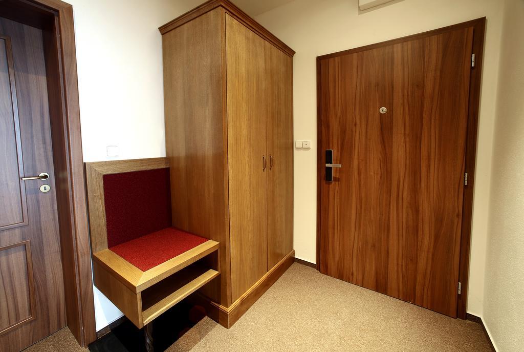 Apartments & Suites Zluta Hruska بلزن المظهر الخارجي الصورة