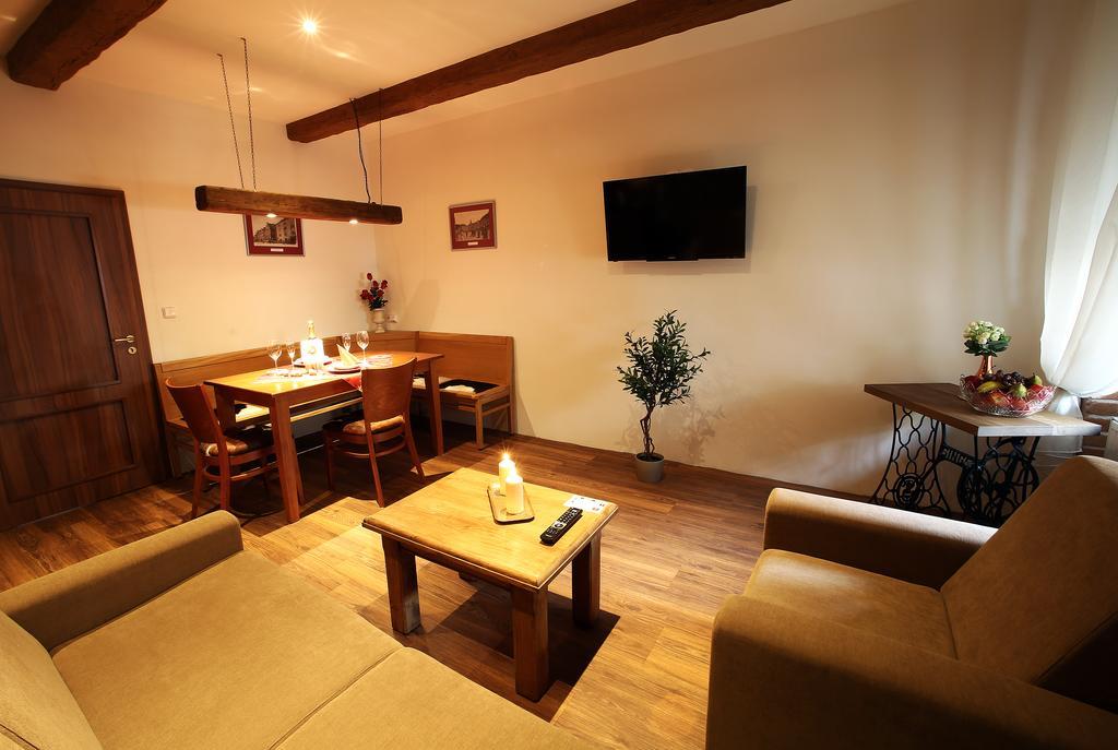 Apartments & Suites Zluta Hruska بلزن المظهر الخارجي الصورة