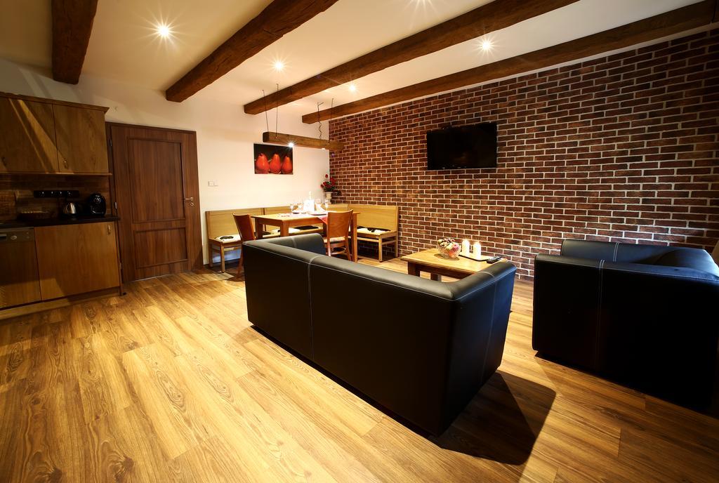 Apartments & Suites Zluta Hruska بلزن المظهر الخارجي الصورة