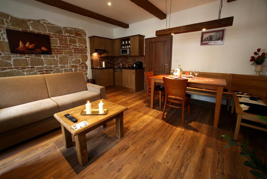 Apartments & Suites Zluta Hruska بلزن المظهر الخارجي الصورة
