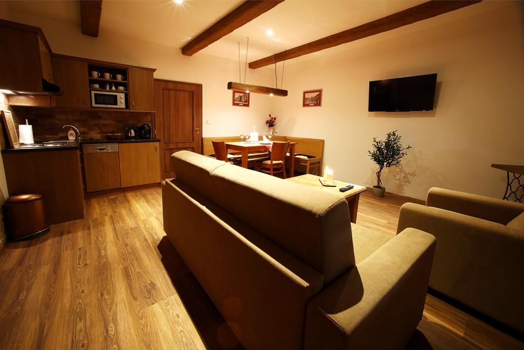 Apartments & Suites Zluta Hruska بلزن المظهر الخارجي الصورة