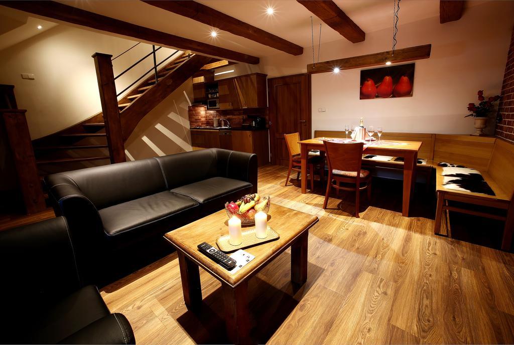 Apartments & Suites Zluta Hruska بلزن المظهر الخارجي الصورة